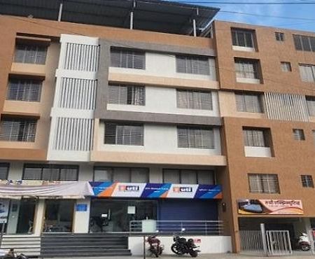 Hotel Ruchi Executive Сатара Экстерьер фото