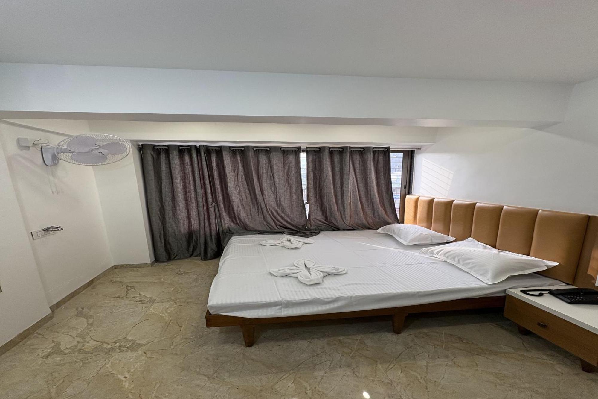 Hotel Ruchi Executive Сатара Экстерьер фото