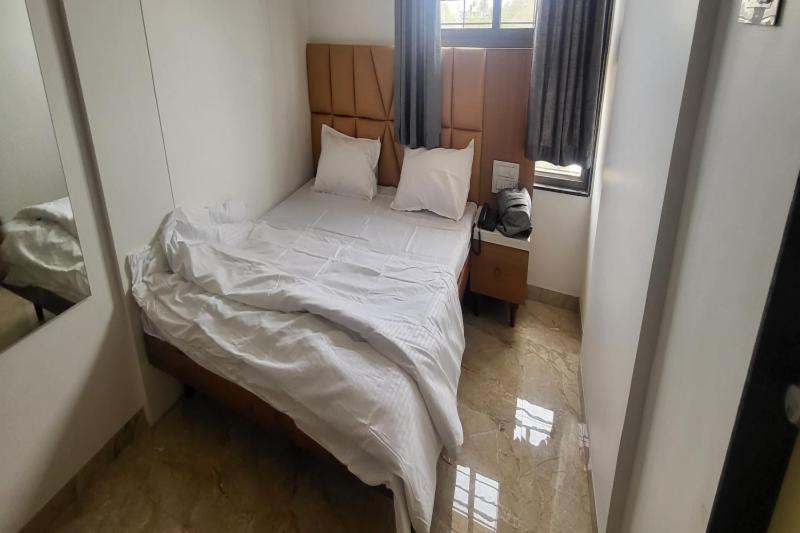 Hotel Ruchi Executive Сатара Экстерьер фото